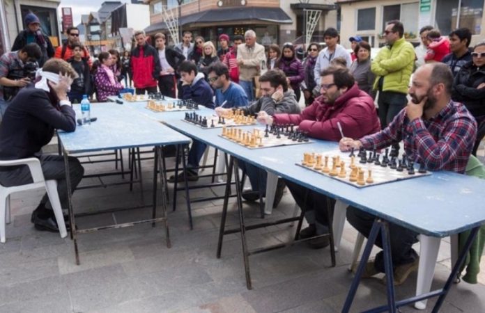 Robert Huganki a ciegas