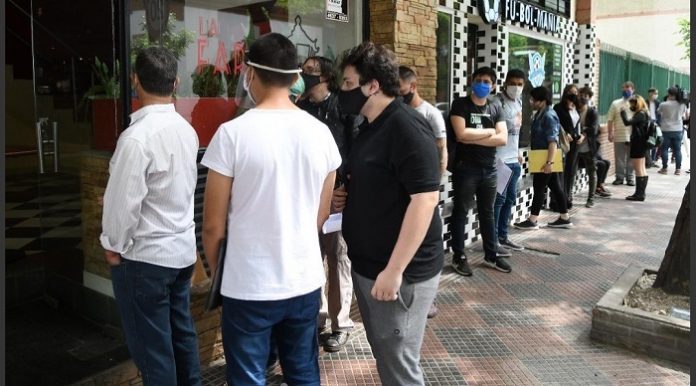 TRABAJADORES COBRANDO